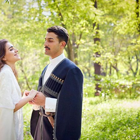 Paragraph Resort & Spa Shekvetili, Autograph Collection Shekhvetili Exterior foto Azeri couple in national clothes