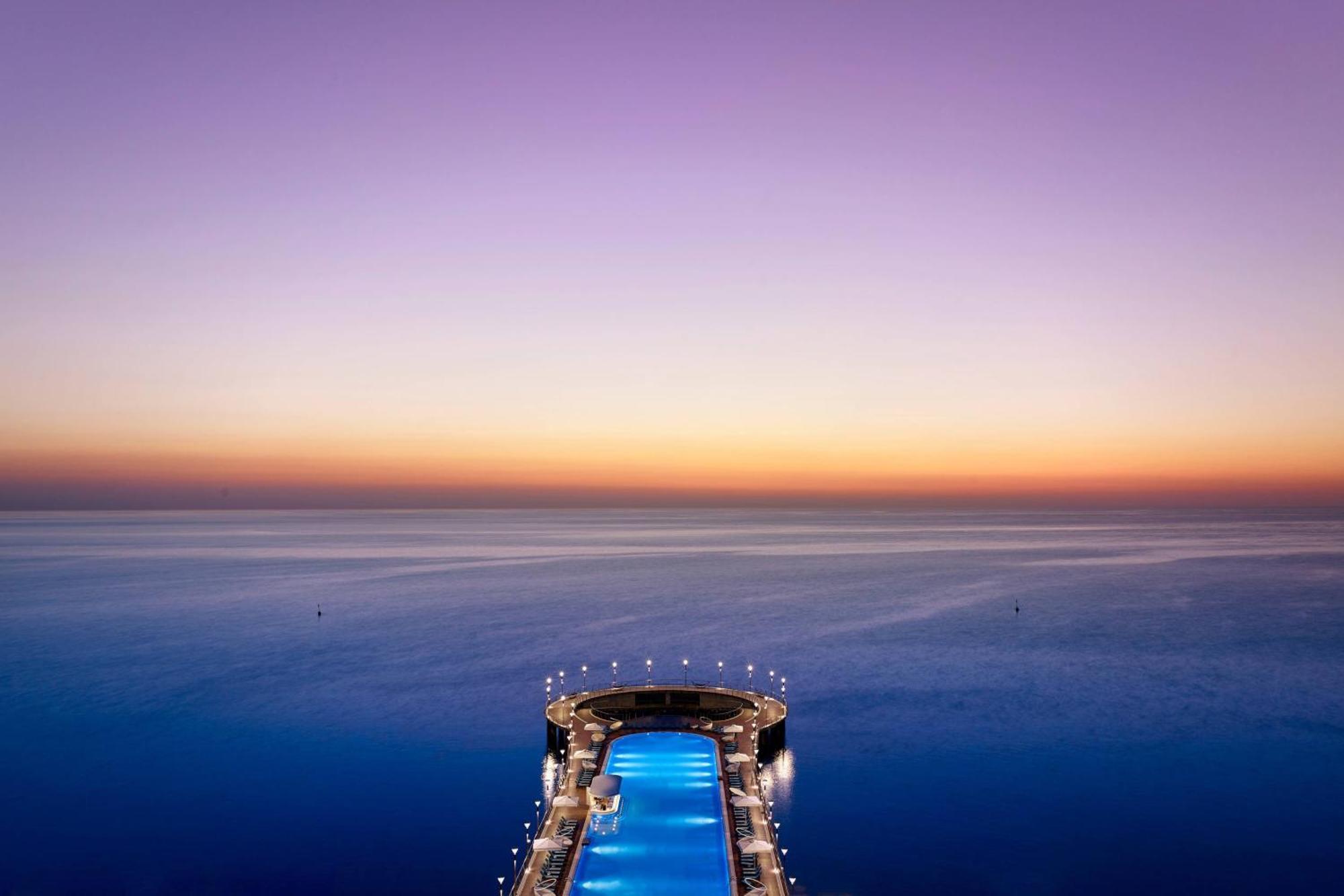 Paragraph Resort & Spa Shekvetili, Autograph Collection Shekhvetili Exterior foto The pier at sunset