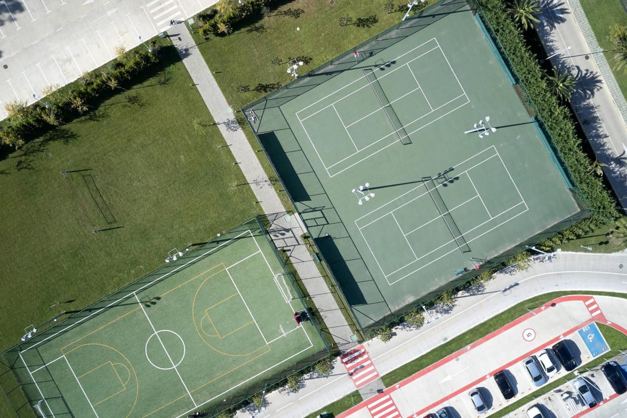 Paragraph Resort & Spa Shekvetili, Autograph Collection Shekhvetili Exterior foto Tennis courts at the University of Miami