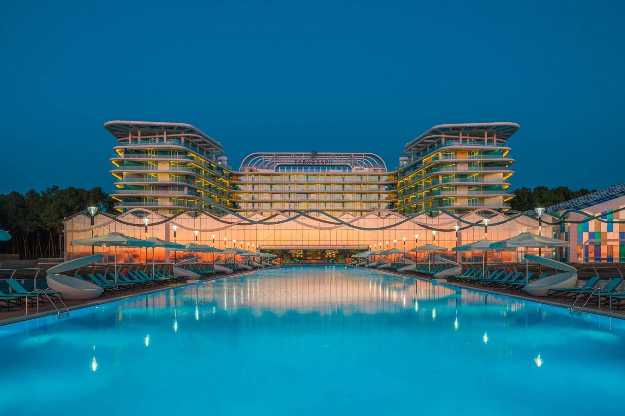 Paragraph Resort & Spa Shekvetili, Autograph Collection Shekhvetili Exterior foto The hotel at night