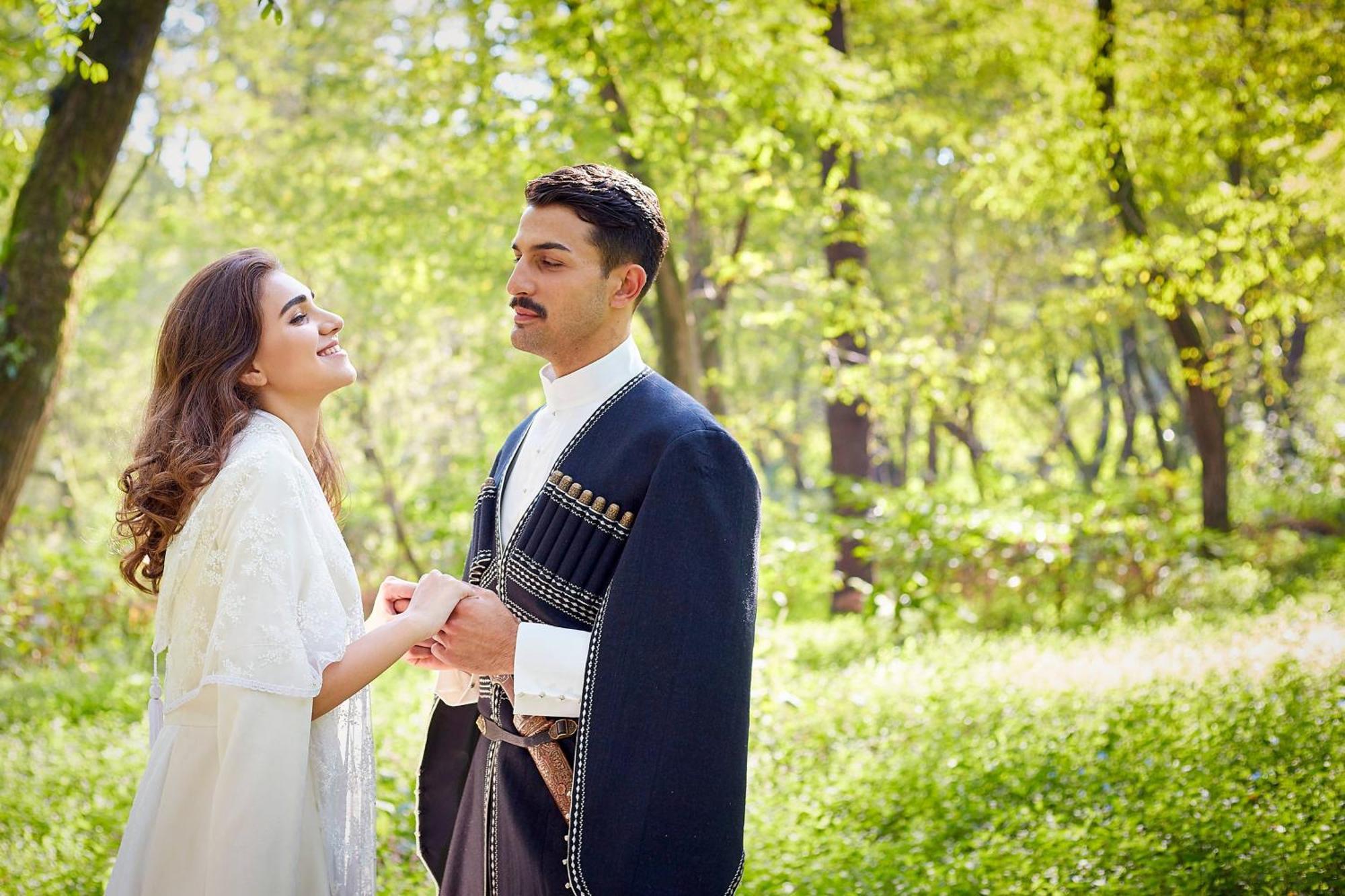 Paragraph Resort & Spa Shekvetili, Autograph Collection Shekhvetili Exterior foto Azeri couple in national clothes