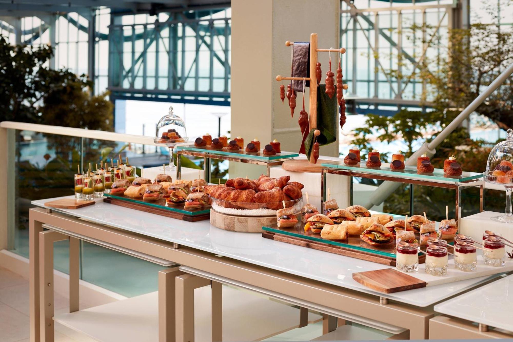 Paragraph Resort & Spa Shekvetili, Autograph Collection Shekhvetili Exterior foto A buffet at a hotel